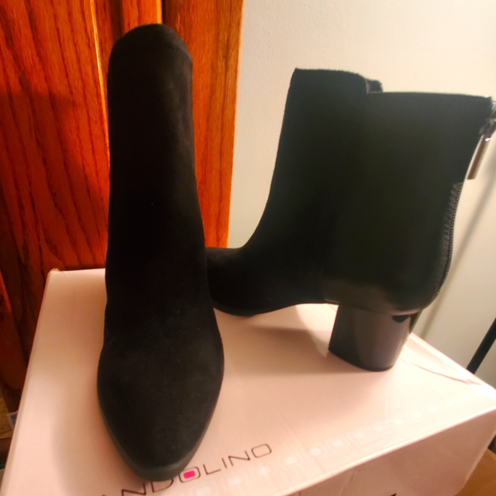 Bandolino Planta Leather Suede Bootie. Black, New